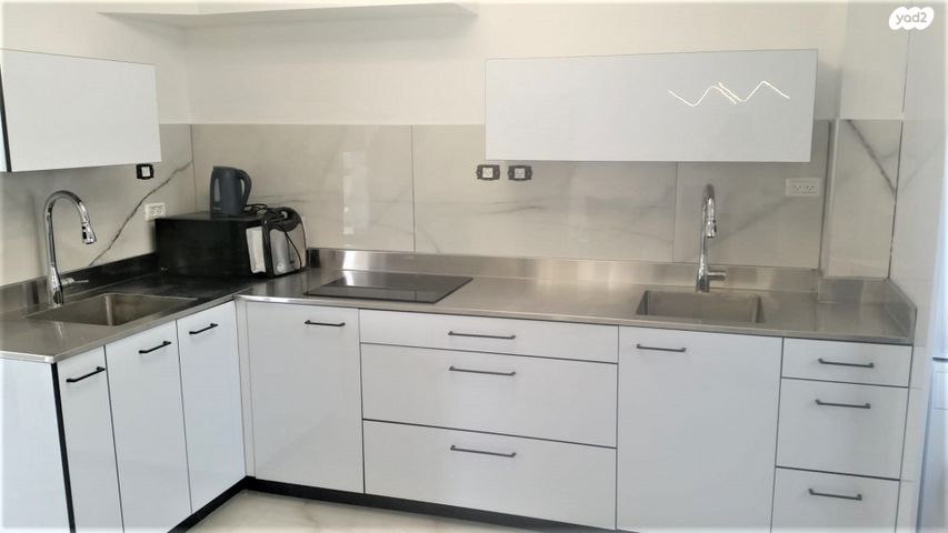 סאבלט, הגיבורים 2, שיכון ב, טבריה