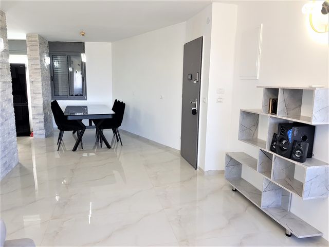 סאבלט, הגיבורים 2, שיכון ב, טבריה