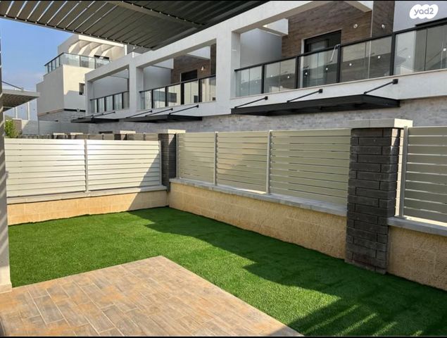 אילות השדה 8