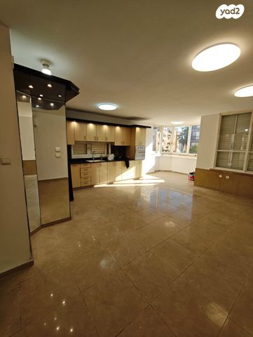 דירה, אלופי צה"ל 60, רסקו ב', חולון