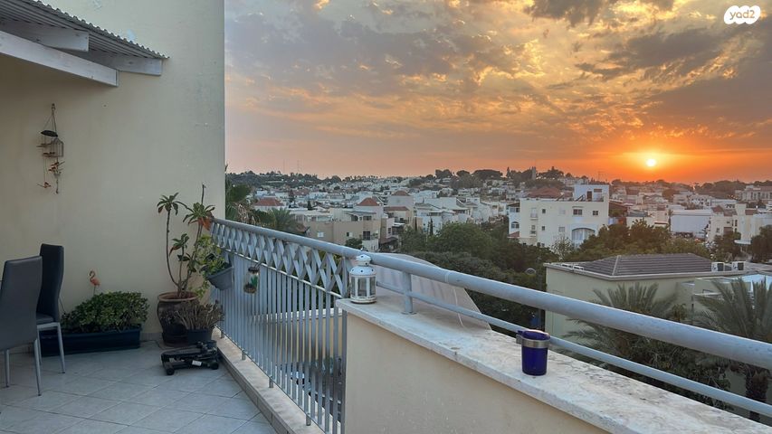 גג/ פנטהאוז, צאלה 17, גדרה הצעירה, גדרה