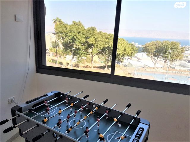 סאבלט, הגיבורים 2, שיכון ב, טבריה