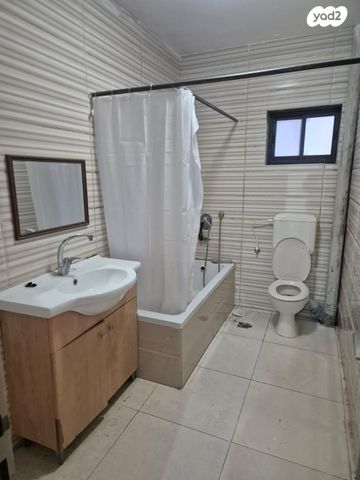 דו משפחתי, יעקב הופרט 1, כנען א, צפת