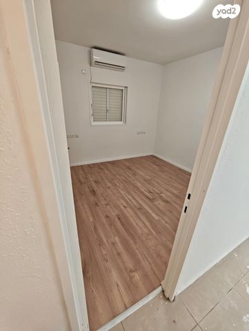 דירה, אלופי צה"ל 60, רסקו ב', חולון