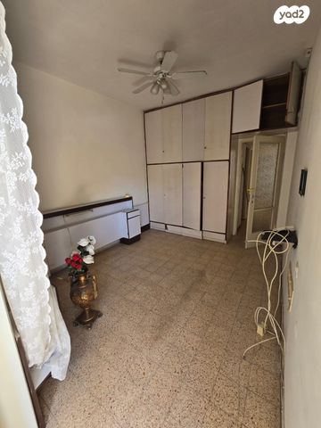 דירה, הרב הרצוג 5, לב העיר, בת ים