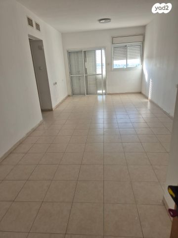 דירה, האלה 12, בני עי''ש, בני עי"ש