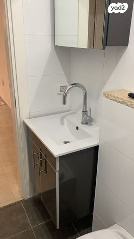 יחידת דיור, אבן שפרוט 7, גאולים, כפר סבא