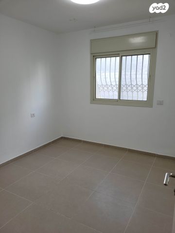 דירה, דוכיפת 3, רמות יצחק, נשר