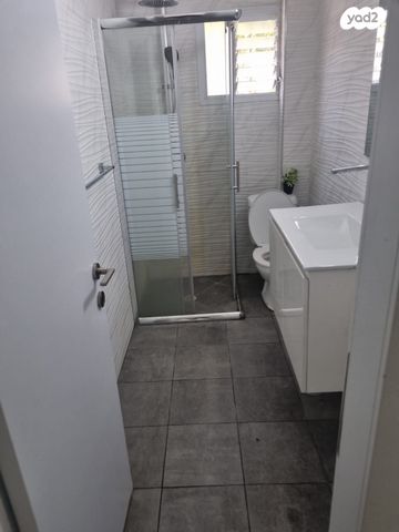 דירת גן, הסנהדרין 34, ג'סי כהן, חולון