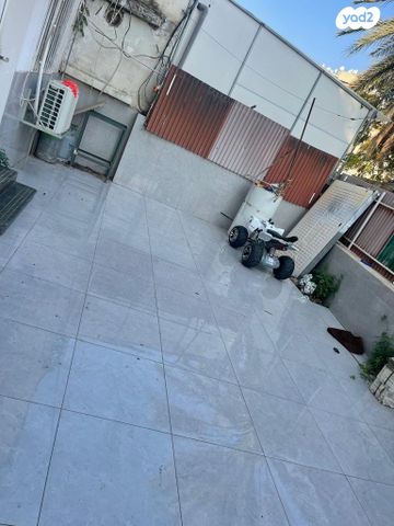 דירת גן, הסנהדרין 34, ג'סי כהן, חולון