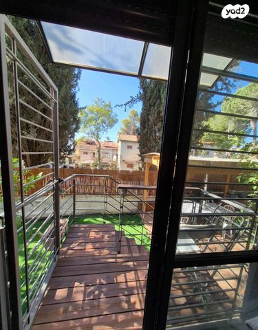 דירת גן, בורוכוב 57, קרית היובל, ירושלים