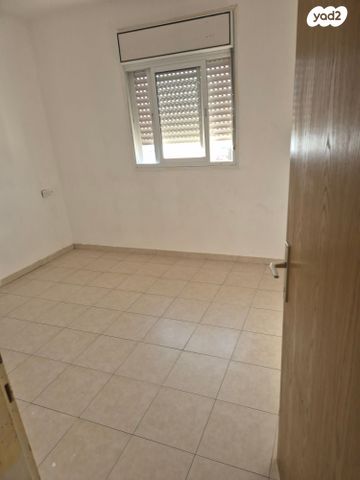 דירה, האלה 12, בני עי''ש, בני עי"ש