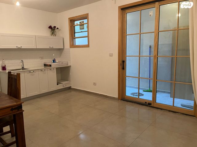 יחידת דיור, הפרדס 5, אירוס, אירוס