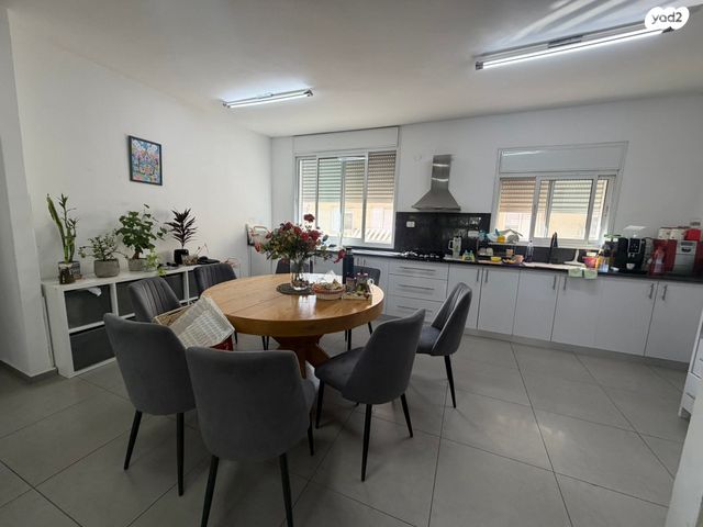 השר שטרית 18