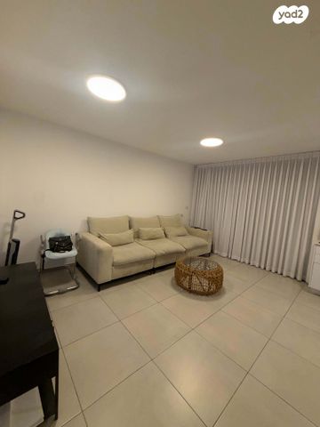 דירה, אנילביץ' 11, לב העיר, בת ים