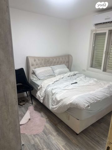 ברל כצנלסון 42