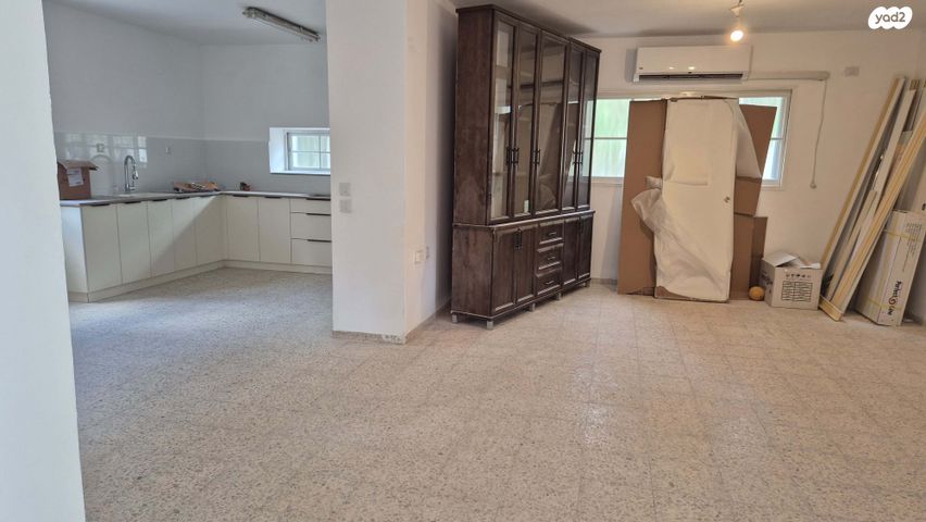 דו משפחתי, צפניה 1, שיכון ממשלתי, פרדס חנה כרכור