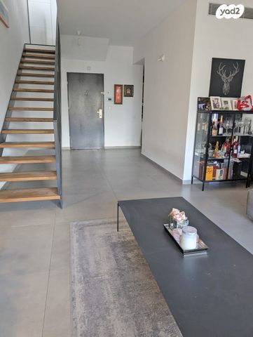 גג/ פנטהאוז, המתנחלים 32, אלון, רמת השרון