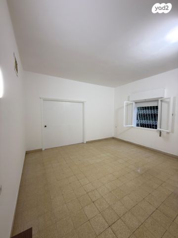 דירה, אוליפנט 5, מרכז הכרמל, חיפה