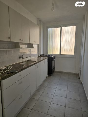 דירה, מעלה הבנים 301, שכונה ותיקה - מרכז העיר, מעלות תרשיחא