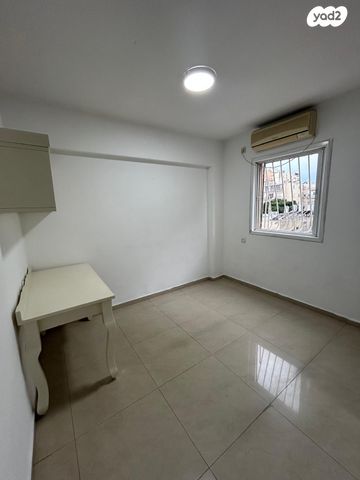 דירה, הנוטרים 14, אגרובנק, חולון