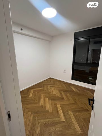 דירה, יונה וולך 7, גרין פארק החדשה, הוד השרון