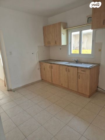 דירה, האלה 12, בני עי''ש, בני עי"ש