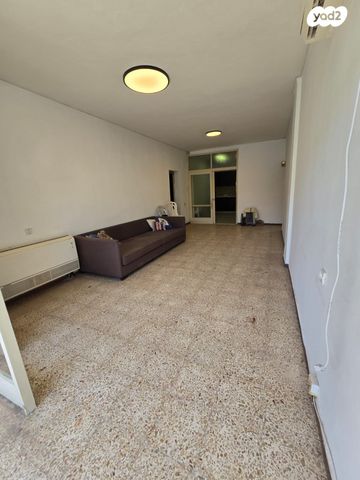 דירה, הרב הרצוג 5, לב העיר, בת ים