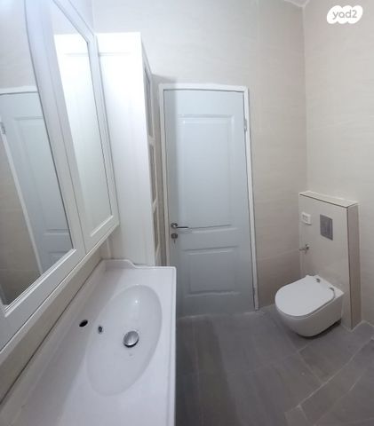 גג/ פנטהאוז, דרך יבנה 40, ב' / צפון מערב העיר, רחובות