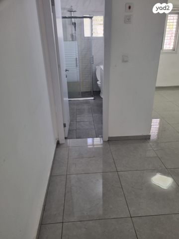 דירת גן, הסנהדרין 34, ג'סי כהן, חולון