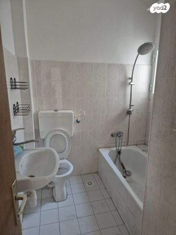 דירה, האלה 12, בני עי''ש, בני עי"ש