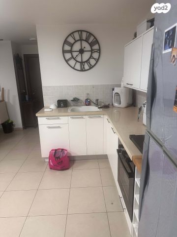 מרתף/ פרטר, בזלת 31, הצבאית, כפר יונה