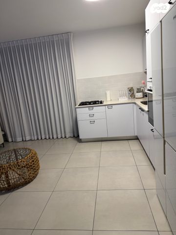 דירה, אנילביץ' 11, לב העיר, בת ים