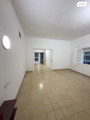 דירה, אוליפנט 5, מרכז הכרמל, חיפה