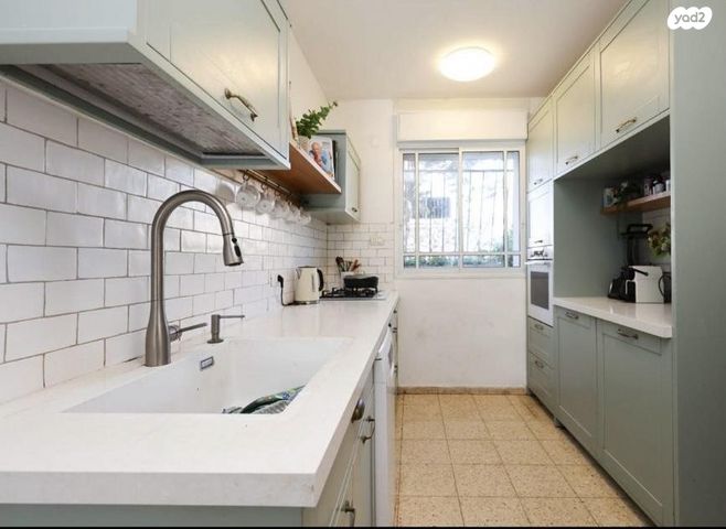 דירת גן, עפרוני 3, צוותא ב, אלפי מנשה