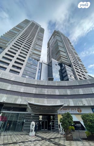 שדרות ירושלים 18