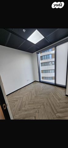 דרך מנחם בגין 156