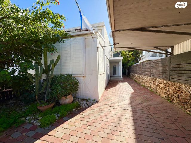 מגרשים, תל ברוך, תל אביב יפו