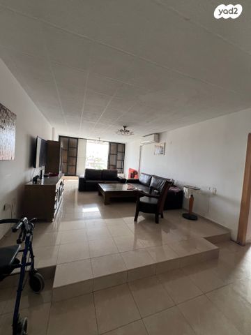 דירה, שדרות העצמאות 77, הגבול רוטשילד, בת ים