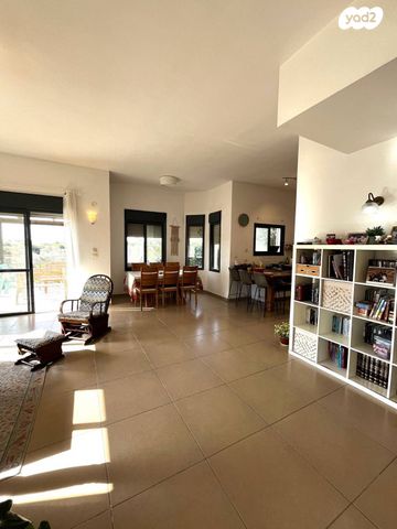 בית פרטי/ קוטג', שקד