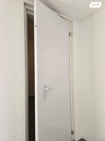 דירה, אדמונד סחייק, מלחה, מנחת, ירושלים