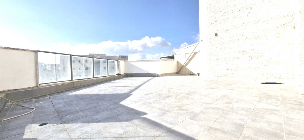 גג/ פנטהאוז, פרופ' יום טוב עסיס 3, פסגת זאב, ירושלים