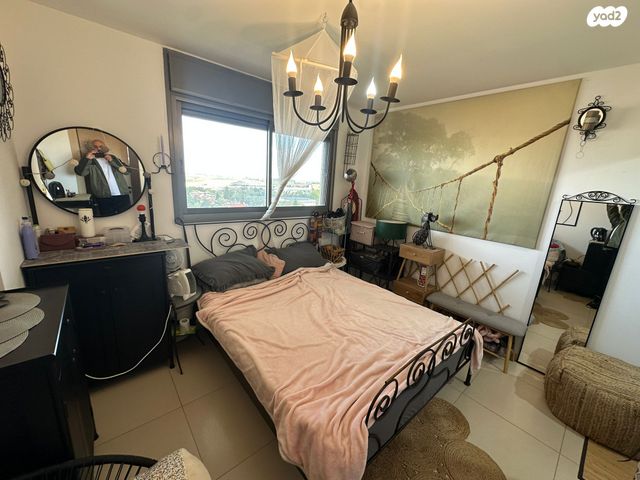 דירה, רמב"ם, ראשון לציון