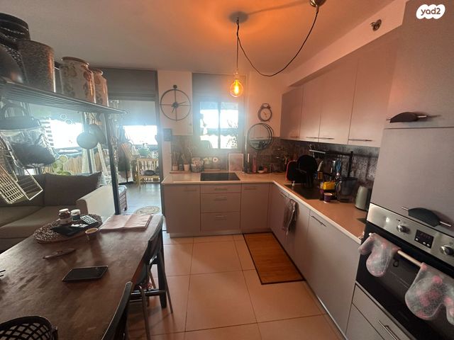 דירה, רמב"ם, ראשון לציון