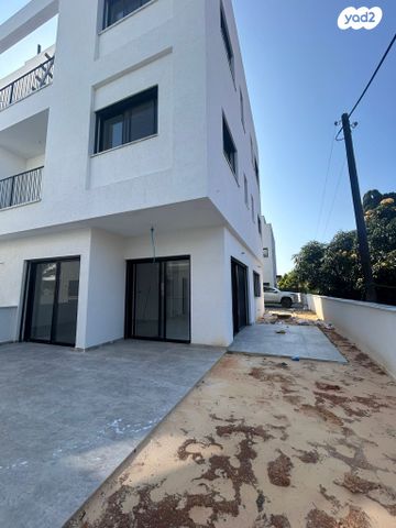 דו משפחתי, פרדס חנה כרכור