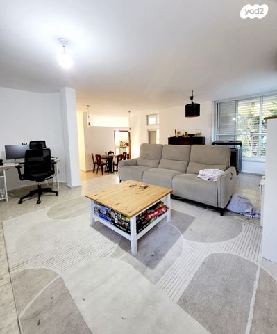 דו משפחתי, נווה הברון, זכרון יעקב