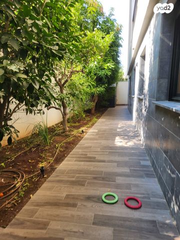 דירת גן, אלון, רמת השרון