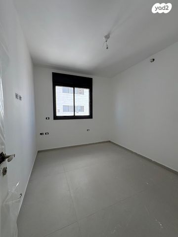 דירה, דרך משה דיין 28, יהוד מונוסון