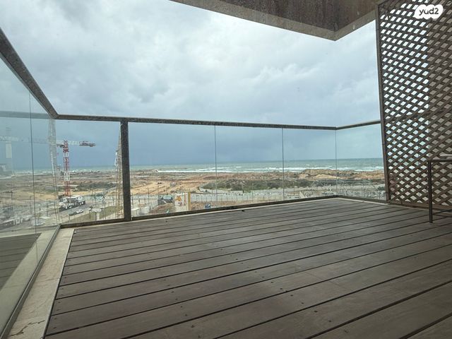 הגוש הגדול, רמת אביב החדשה, נופי ים