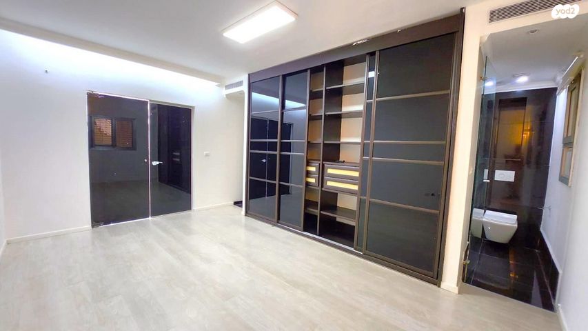 גג/ פנטהאוז, אלכסנדר סשה ארגוב, המשתלה, תל אביב יפו